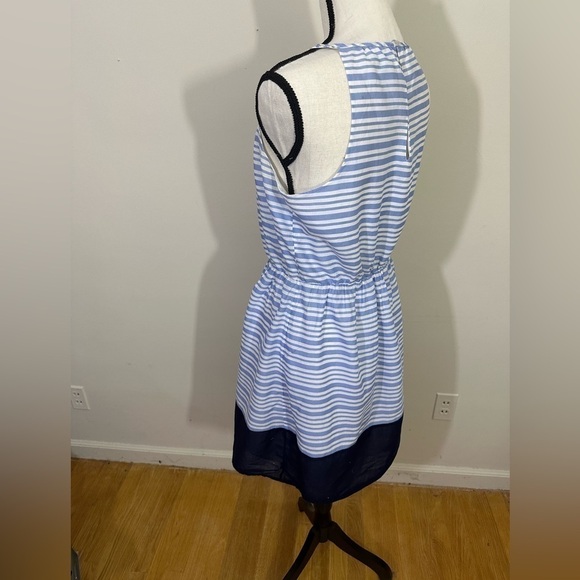 Old Navy size medium dress lightweight, lined mix media in blue and white - Picture 6 of 12